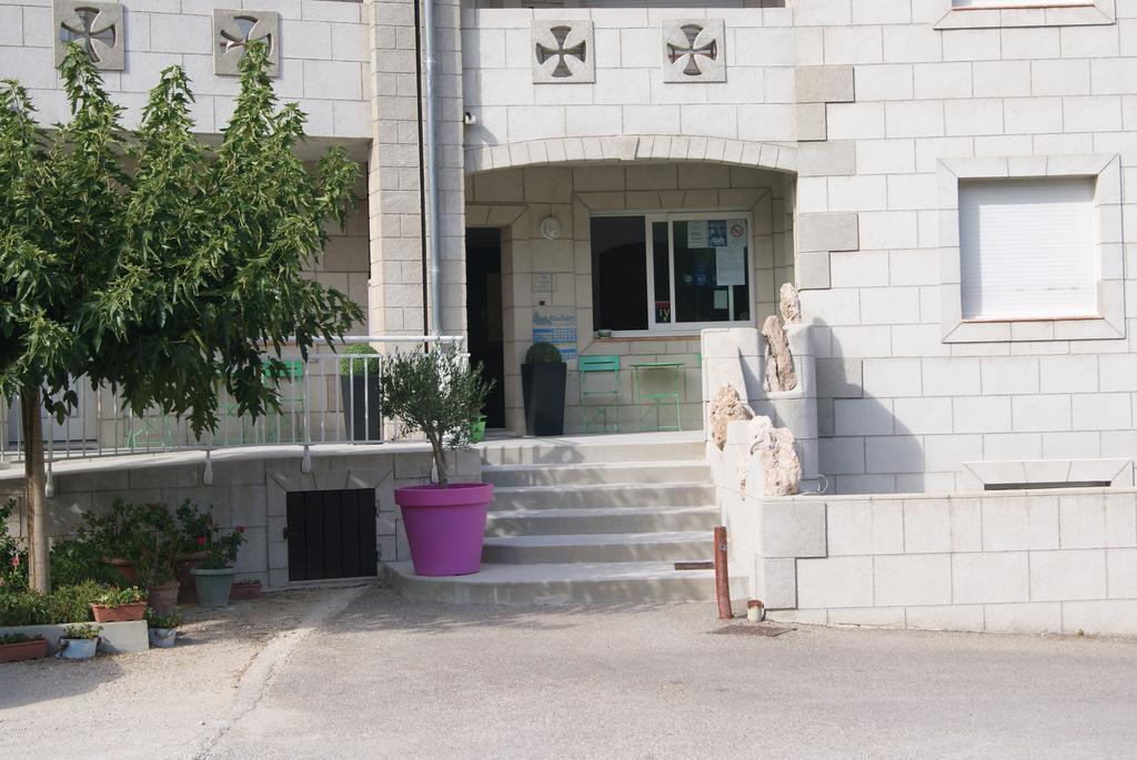 Appart'Hotel Les Rochers Auriol Exterior photo